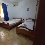 Guesthousemantho * Гирокастра