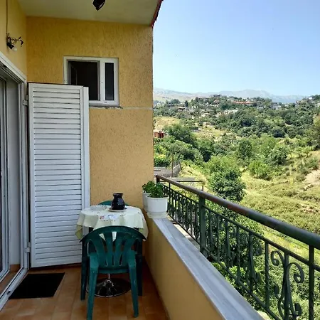 Guesthousemantho 招待所 Gjirokastër