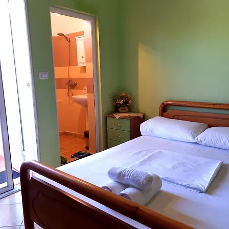 Guesthousemantho * Gjirokastër