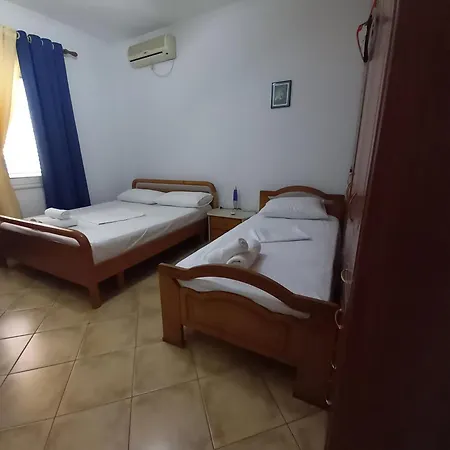 Guesthousemantho * Gjirokastër